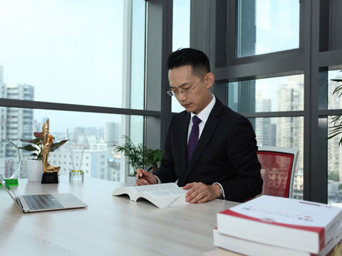 農(nóng)民和村里簽訂的合同無效，責(zé)任誰承擔(dān)
